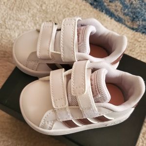 Infant leather sneakers